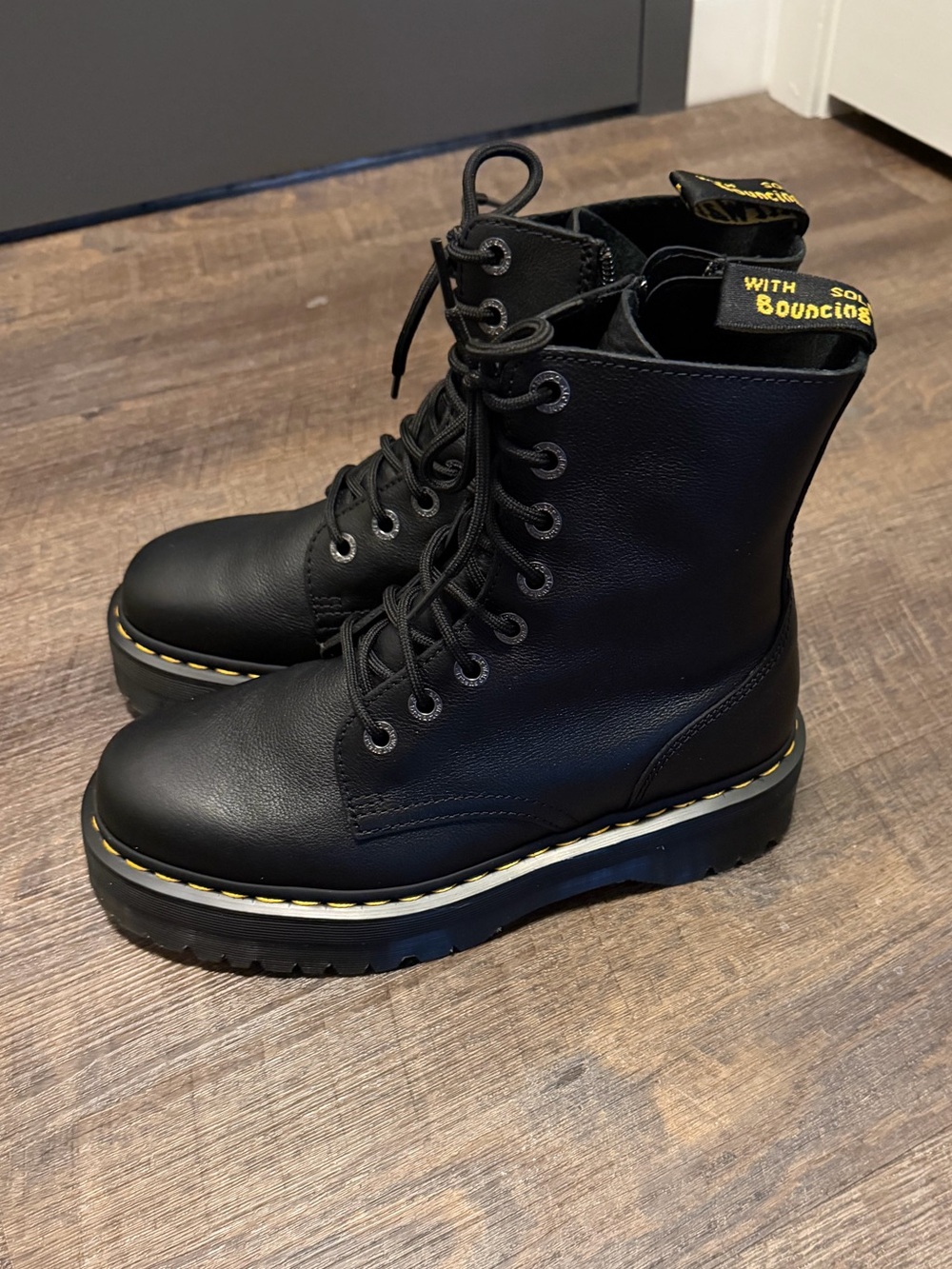 Dr. Martens JADON III
BOOT PISA LEATHER PLATFORMS